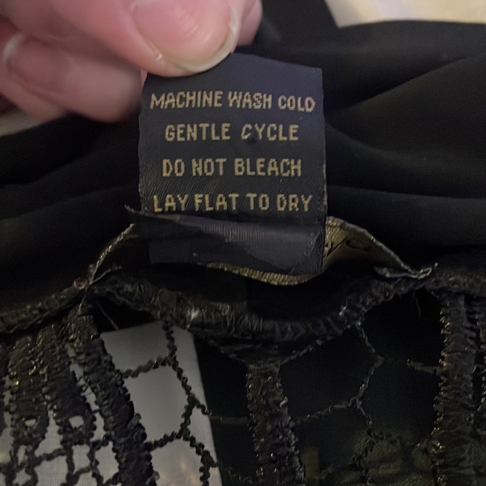 Susan Lawrence black short sleeved woman’s top, Size L. - Picture 5 of 5